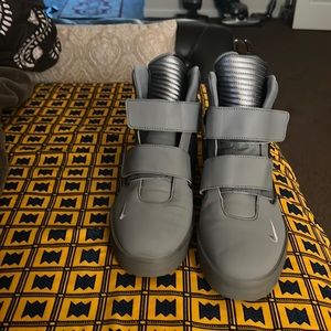 Nike gray sneaker size 13 men shoes